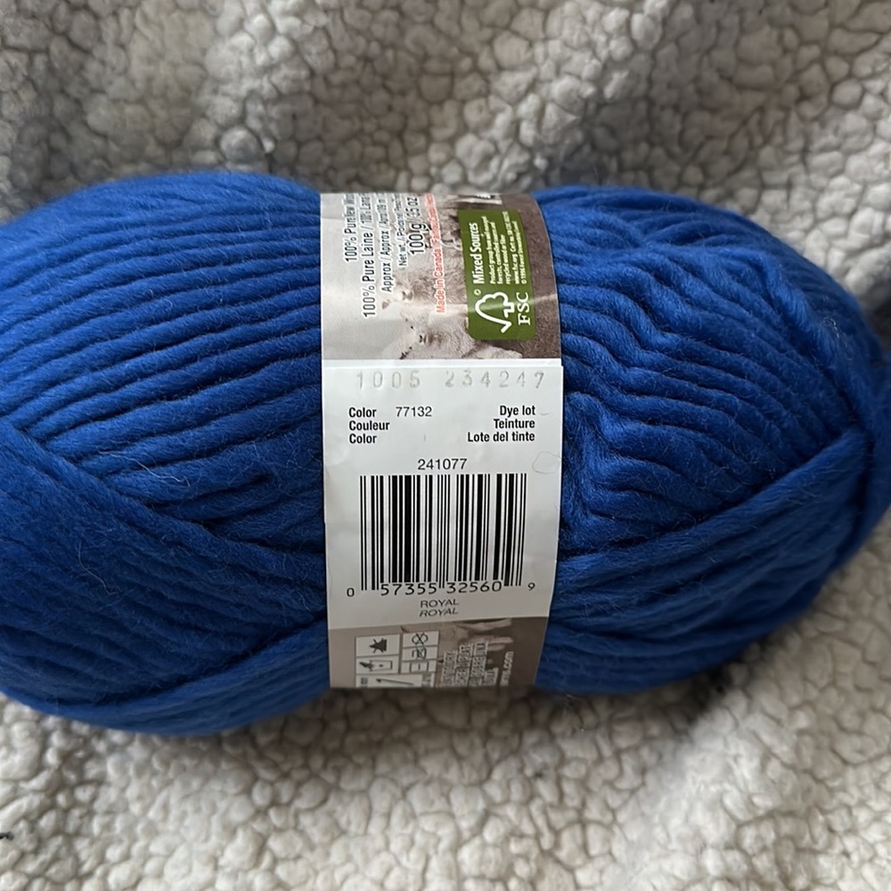 PATONS Classic Wool Roving yarn. ROYAL BLUE - Picture 3 of 4
